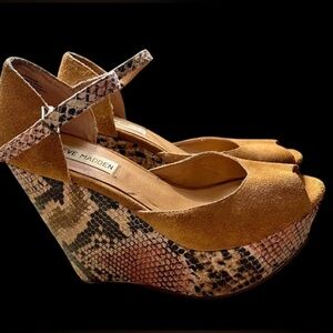 Steve Madden Tan Suede Snake Print Wedges